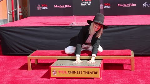 Diane Keaton Handprint And Footprint In Cement Ceremony - handprints