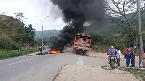 Trasportadores informales protestan en Bucaramanga por operativos policiales