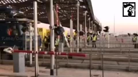 France: Yellow Vests open high way tolls for free.