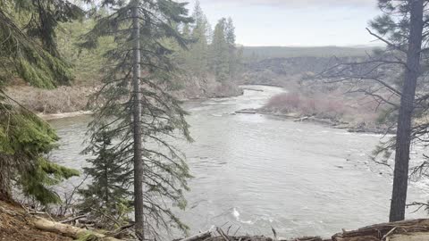 Overlook Perspective of Deschutes River Winding Through Volcanic Lava Rocks – Central Oregon – 4K