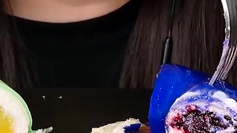 Mousse Cake #zoeyasmr #zoeymukbang #bigbites #mukbang #asmr #food #먹방 #틱톡푸드 #moussecake #favoritemuk