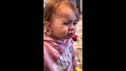 Toddler gives hilarious reaction after tasting lemon