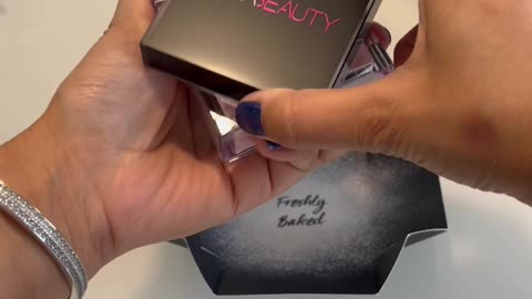 Huda Beauty setting powder