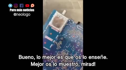 Técnico de Antenas 5G muestra placa con un nombre curioso