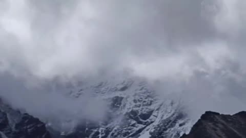 This is what Extreme looks like 🫣 Gangtok to Gurudongmar lake during heavy rain