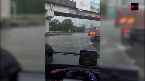 Banjir kilat punca kesesakan lalu lintas