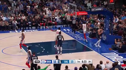 KD in disbelief after Dwight Powell missed a wide open layup while making eye-contact