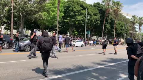 Breaking: Mass brawl breaks out in Los Angeles protest between anti-maskers & antifa.