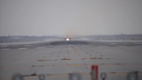 Stunning Video of B-1 Lancer in Action • Takeoff & Landing [Training Footage]10