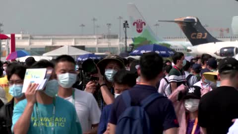 China's largest airshow kicks off with aerobatics