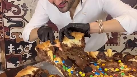 Czn burak making chocolate pizza