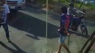 Video: cámara registró pelea de jóvenes a machete en Floridablanca