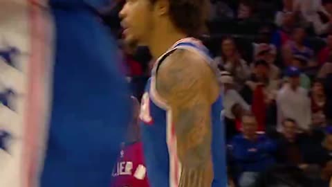 NBA - Kelly Oubre throws it down to cap a 15-0 Philly run!