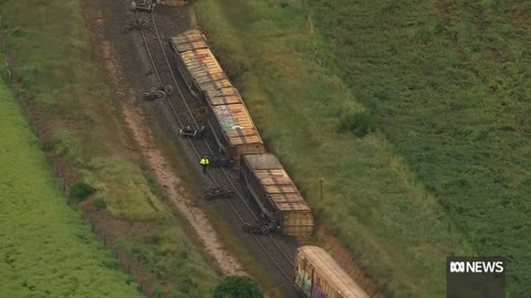 Train derails, shipping containers strewn across tracks at Inverleigh _ ABC News