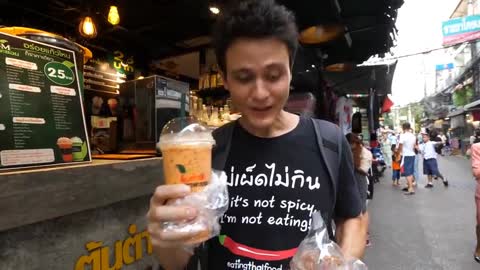 18 && Street Food in Bangkok - Awesome PAD THAI and Instant Noodles on Petchaburi Soi 5!