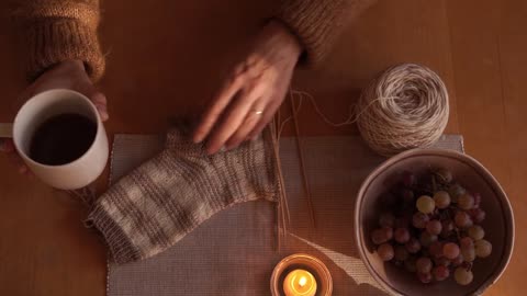 Knit with me - relaxing music playlist 🍂 _ 30 min _ knitting circle calming stress relief no talking