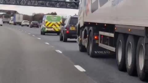 They nearly collided! 😱 The car swerved, the lorry had to brake hard. Dangerous driving 😬