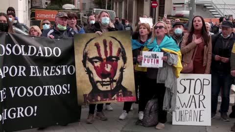 Javier Bardem protests outside Russian embassy