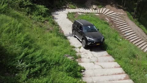 Range Rover Sports Climb 999 Steps VS Fortuner Climbing in Pakistan Can we win.?