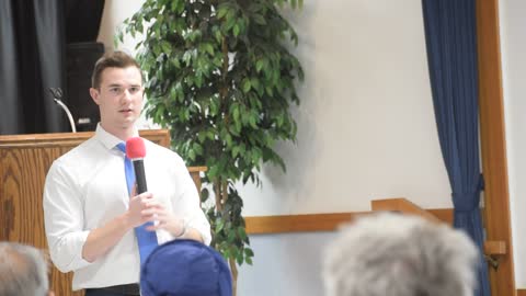 Senator Simon Sefzik opens up Lynden Q&A at Community/Senior Center