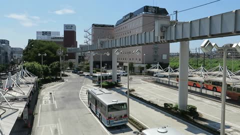 Shonan Monorail leaving