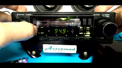 Mitsubishi Evadin modelo Diamond Collection RX-736 Radio Toca Fitas + entrada auxiliar p/ bluetooth