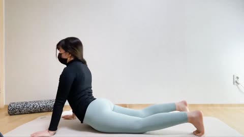 Decompression exercise, back stretching exercise waist strength, natural and graceful movements