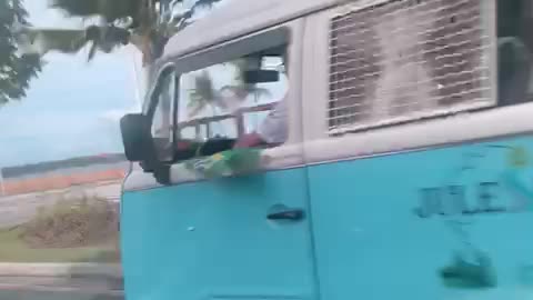 Carreata em Vitória-ES. Não sei quem me flagrou, mas somos a kombi de trás!