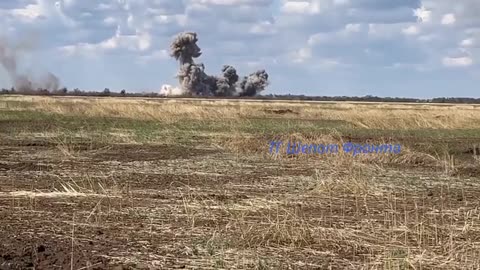 Su-34 conducts bombing run on AFU positions with four parachute retarded FAB-500