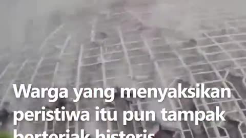 Detik detik saat terjadi kebakaran kubah masjid