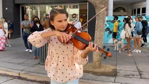 Beautiful Girl Play Violin