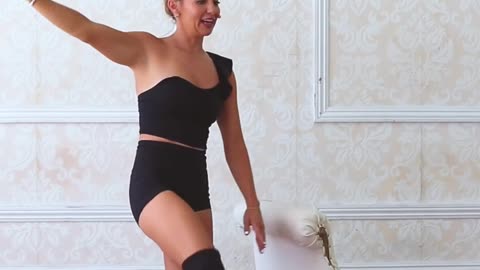 10 reps of the Curtsy Lunge