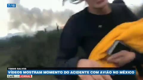 Video shows the moment of the plane crash in Mexico.