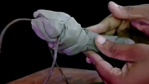 Shape the bull by squeezing the clay onto an iron frame