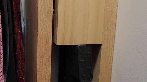 AR15 wall mount with RFID lock