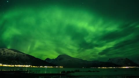 The Beauty of Norway's Northern Lights suffocates