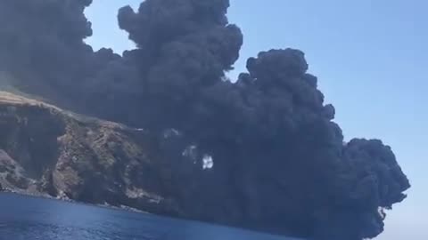 Incredible Smoke From Stromboli's Eruption