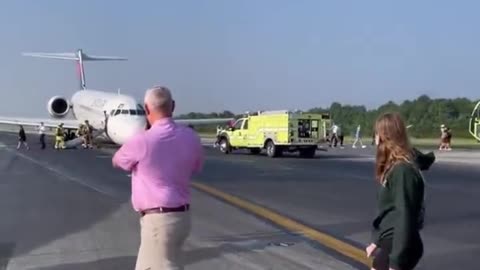 Video inside a Delta Air Lines flight landed at Charlotte Douglas without the nose gear