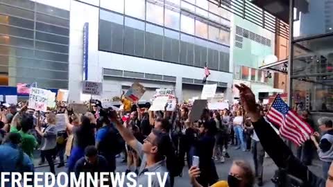 Vaccine mandate protesters outside New York Times office (Oct. 16, 2021)