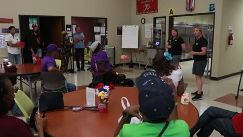 San Antonio Zoo's Mango the flamingo visits senior center