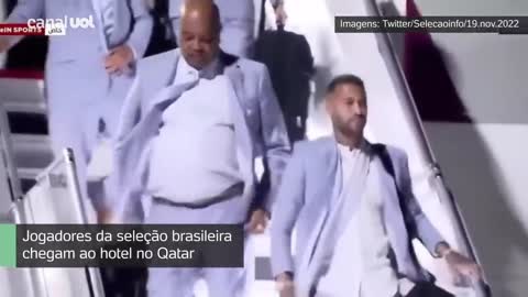 BRASIL NA COPA: Seleção chega no Qatar e é recebida com festa