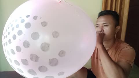 the challenge of blowing big balloons, giant balloons until they pop, Asmr Balloon, Balloon show