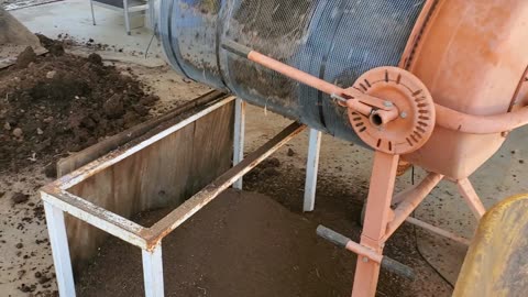 DIRT SCREED MADE FROM HARBOR FREIGHT CEMENT MIXER