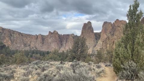 Central Oregon – Smith Rock State Park – Exploring the Canyon