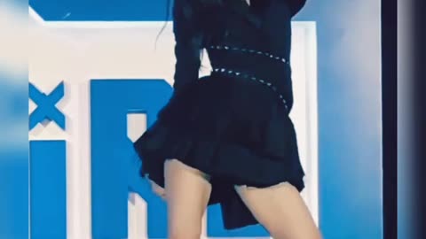 Lisa dance in senorita song 💖