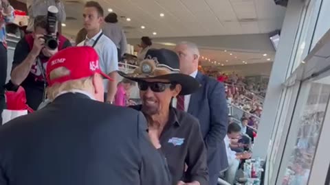 President @realDonaldTrump says hello to Richard Petty at the Coca-Cola 600 🇺🇸