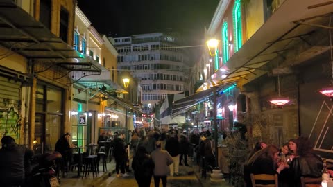 Viata de noapte din Salonic, sambata seara in zona centrala de pe faleza. Inchidem seara la un pub