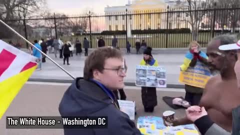 Alex Stein talking to Ukraine supporter.