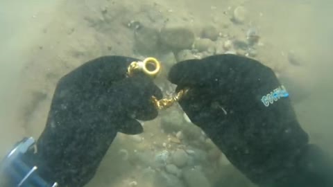 Diving more than 30 grams of gold necklace