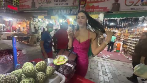 RUSSIAN GIRL IN DELHI MARKET | LAJPAT NAGAR